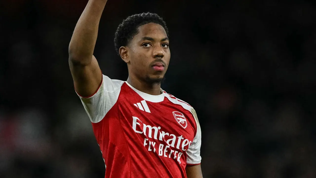 أرسنال يتلقى العروض المقدمة لـ مايلز لويس-سكيلي وإيثان نوانيري وثلاثة لاعبين آخرين مع الكشف عن خطط الانتقالات الصيفية